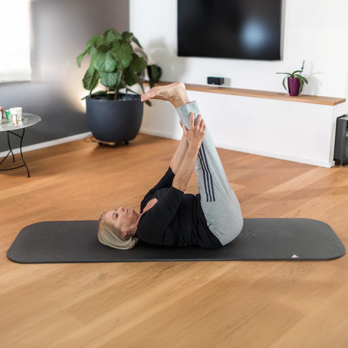 Hanging waterproof foam studio gym mat