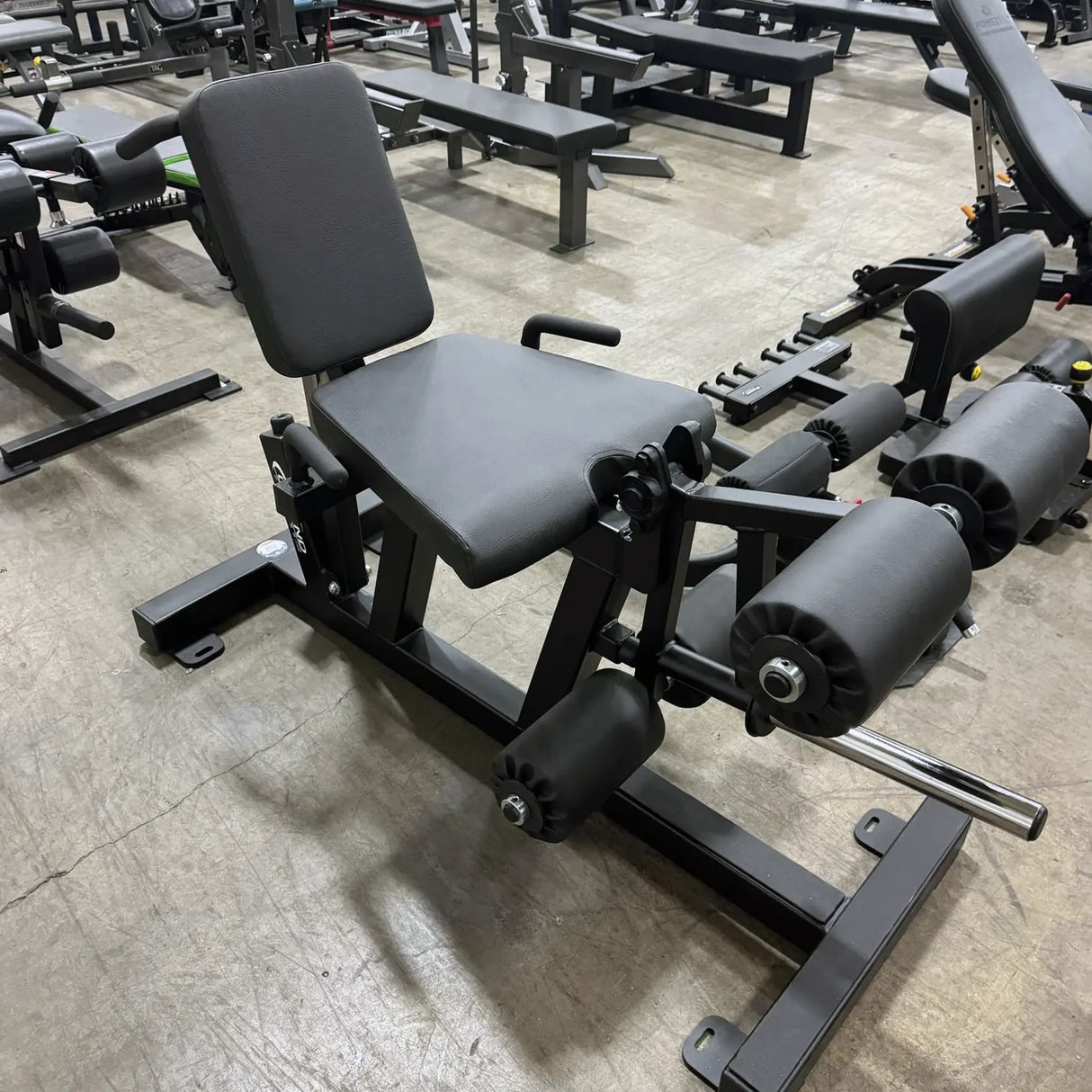 Legend Fitness 3135 Plate-Loaded Leg Extension / Leg Curl
