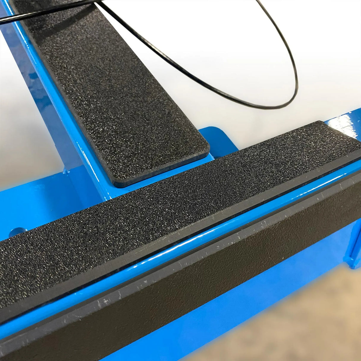 Legend Fitness 3136 Plate-Loaded Lat Pulldown / Low Row