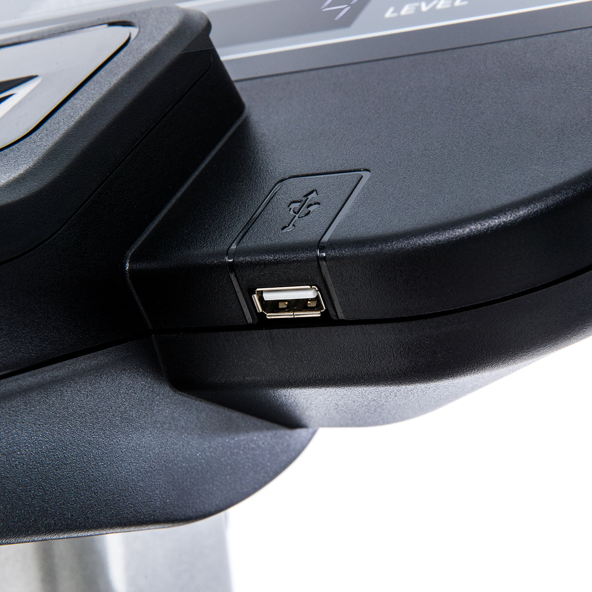 Spirit Fitness CE800 light commercial grade self-powered cordless elliptical with LCD screen and heart rate hand sensors